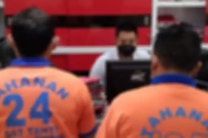 Dua oknum debt collector ditangkap Tim Kalong Satreskrim Polres Jember saat rampas mobil dan menipu pengendara.
