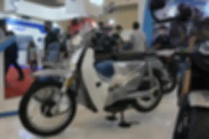 Desainnya klasik banget, motor listrik baru SM Sport E-Classic hadir di GIIAS 2022.