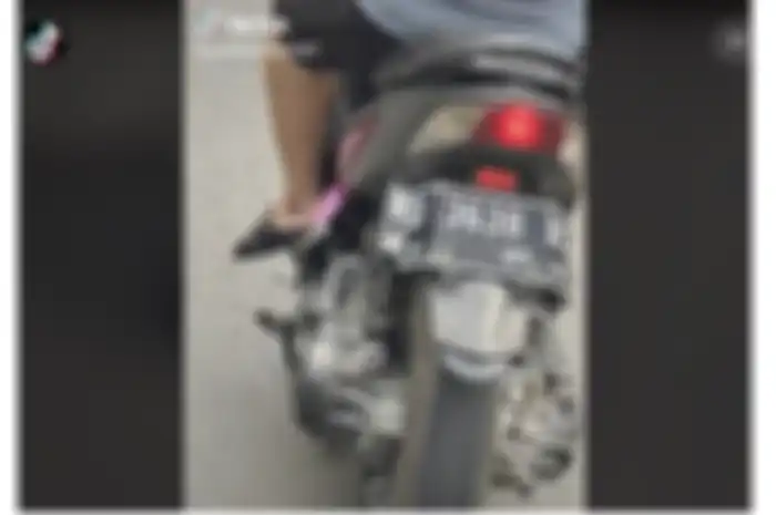 Tangakapan layar video sosok Honda Vario dengan dua CVT