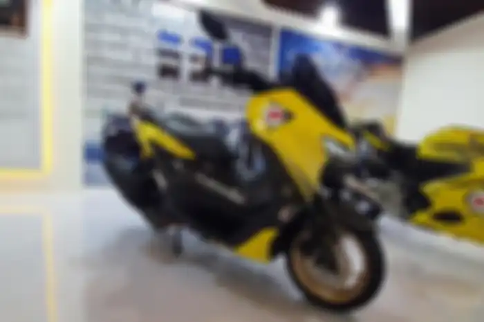 Dunlop rilis ban motor baru di pameran GIIAS 2022, ada untuk motor matic Yamaha NMAX.