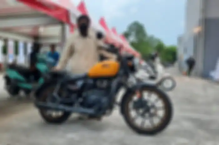 Test ride Royal Enfield Meteor 350 di GIIAS 2022, Minggu (14/8/2022).