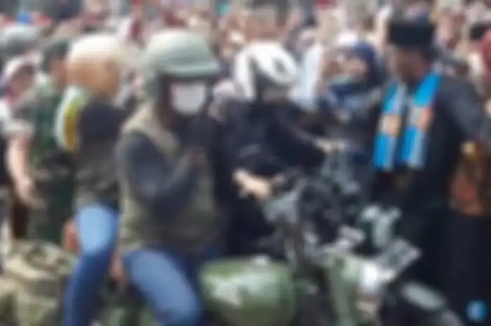 Serunya Ridwan Kamil dan istri naik motor hadiri hari jadi kabupaten Bekasi ke-72.