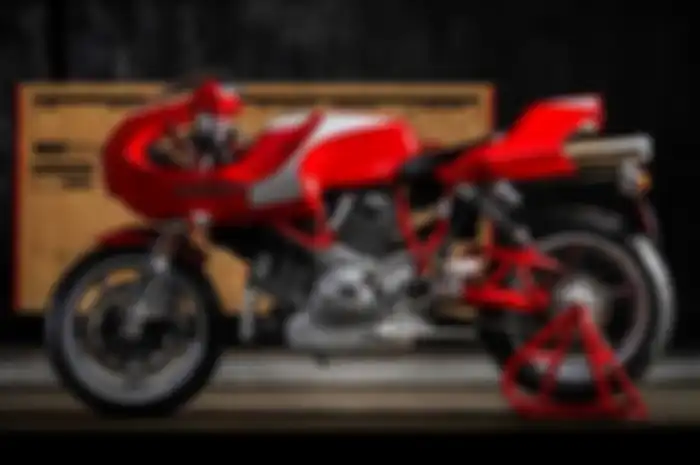 Motor langka Ducati MH900e tersimpan dalam kardus selama 20 tahun, akhirnya terjual dengan harga fantastis.