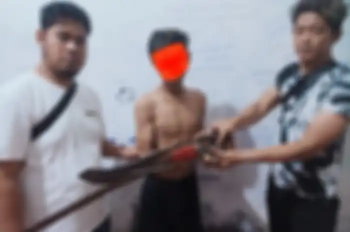 Anggota geng motor yang meresahkan dan membuat onar di Banyumas diringkus polisi, 11 senjata tajam diamankan.