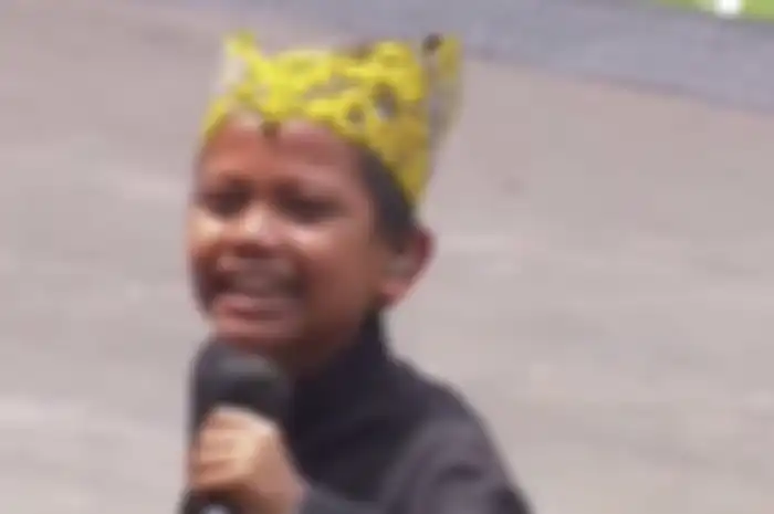 Ini biodata dan profil penyanyi cilik Farel Prayoga mantan anak jalanan yang bikin Iriana Jokowi ikut joget. Foto aksinya di Istana Merdeka viral.