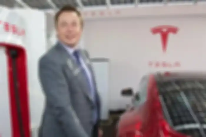 Heboh Elon Musk mengumumkan beli Manchester United, nyaris tewas gara-gara motor.
