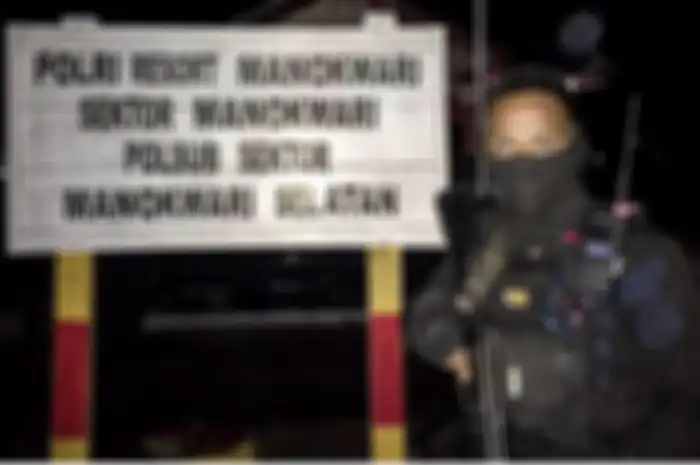 Bharada E sampai harus dipaksa orangtua ikut tes polisi. Richard Eliezer belum genap setahun kerja di rumah Irjen Ferdy Sambo.