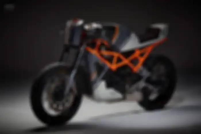 Detail modifikasi Ducati Monster 600 neo cafe racer, bodi monokok terbuat dari serat karbon!