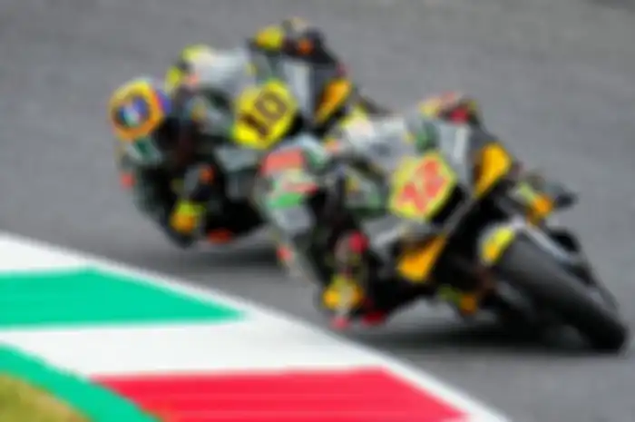 Pembalap Mooney VR46 Racing Team, Marco Bezzecchi (72) dan Luca Marini (10).