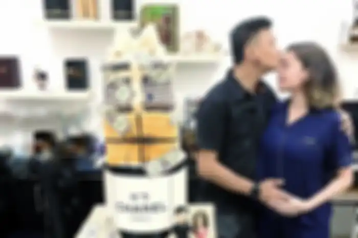 Brigjen Hendra Kurniawan punya peran begini saat urus CCTV kasus Ferdy Sambo. Curhat sang istri viral. Foto keluarganya sempat muncul.