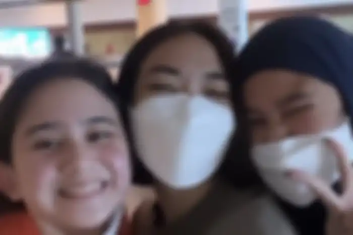 Gisel dan Tissa Biani saling komentari foto masing-masing di Instagram. Keduanya begitu bahagia bisa ketemu. Foto pacar Dul Jaelani curi perhatian.