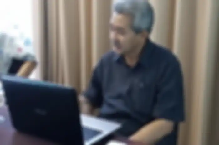 Ini profil Hermanto Dardak ayah Wagub Jatim yang meninggal dunia dalam kecelakaan tol. Dia pernah bikin Jokowi ambil keputusan penting. 