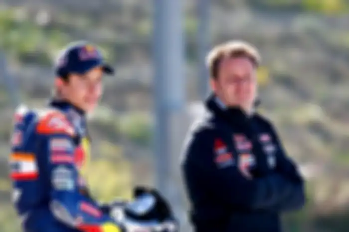 Marc Marquez dan Alex Marquez pecat Emilio Alzamora.