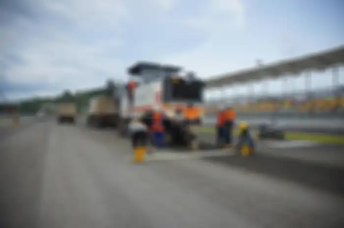 Ilustrasi perbaikan Sirkuit Mandalika atau Pertamina Mandalika Internationa Street Circuit, Lombok, Nusa Tenggara Barat (NTB).