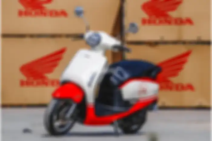 Lawan Yamaha Fazzio, Honda NS125LA di jual di Cina