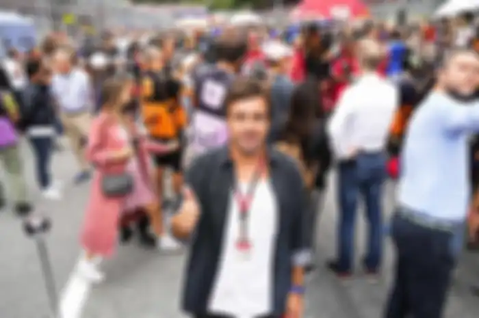 Juara dunia Formula 1 Fernando Alonso di MotoGP Austria 2022, Minggu (21/8/2022). Ternyata Fernando Alonso fans Marc Marquez.