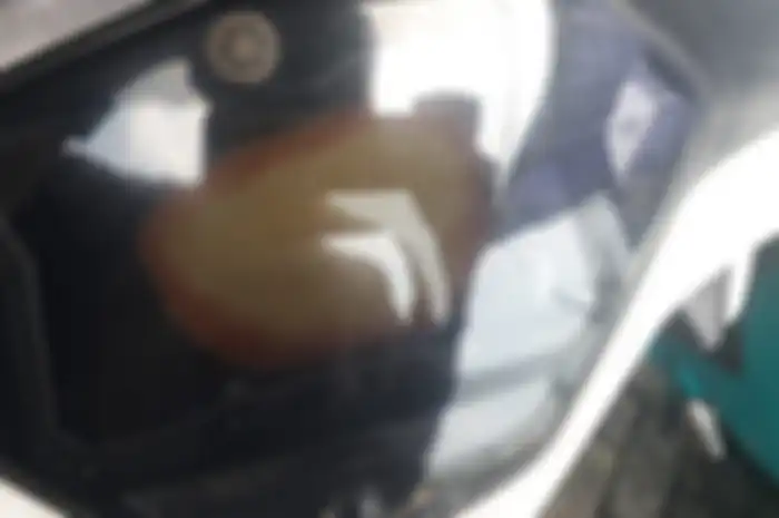Spidometer motor Yamaha Aerox terkena sunburn