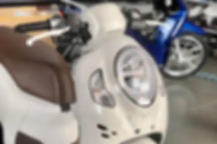 Bikin melongo, modifikasi motor Honda Scoopy tampil ala Vespa x Justin Bieber.