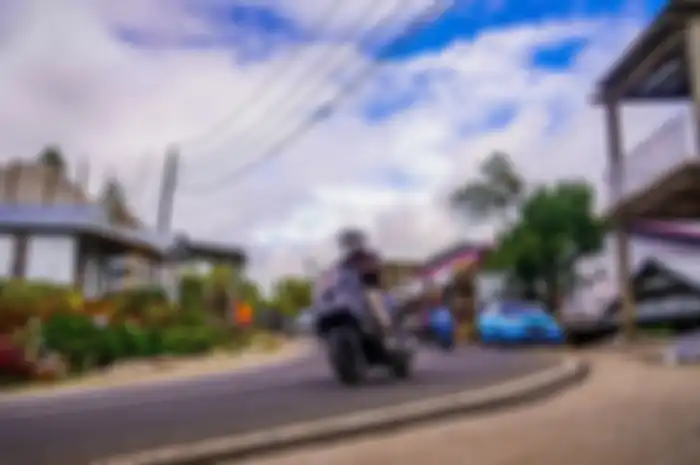 Seorang anggota Indonesia Max Owner (IMO) asal Bandung bernama Yusran Ishak melakukan touring hingga ke perbatasan negara