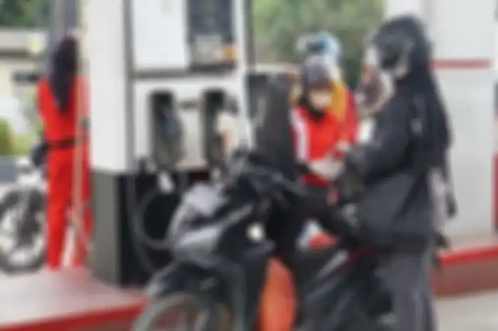 Foto ilustrasi motor isi Pertalite. Santer kabar harga BBM naik, begini arahan Presiden Jokowi.