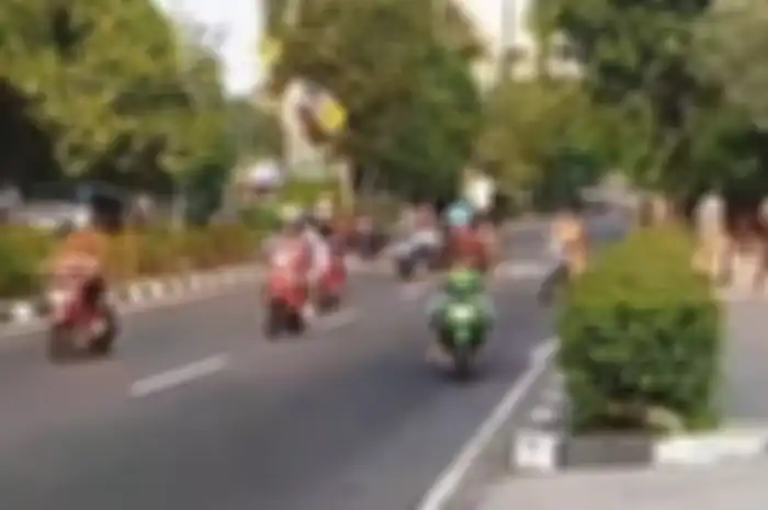 Polisi tidur atau speed bump di Jalan Danau Sunter Selatan langsung dibongkar padahal baru dibangun sehari.