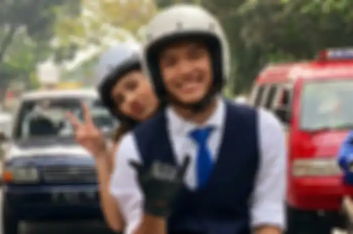 Pebulutangkis Jonathan Christie kecewa usai gagal di kejuaraan dunia bulutangkis, sempat bonceng artis cantik.