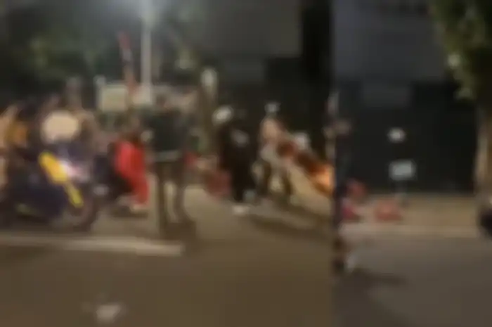 Mencekam, video pemotor serang warga Gandaria karena tidak terima ditegur pakai knalpot brong.