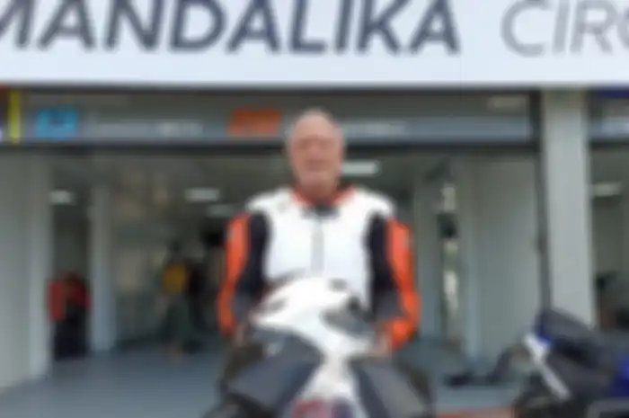 Kisah bule asal Amerika Serikat umur 70 tahun mencicipi sirkuit Mandalika, Lombok, NTB.