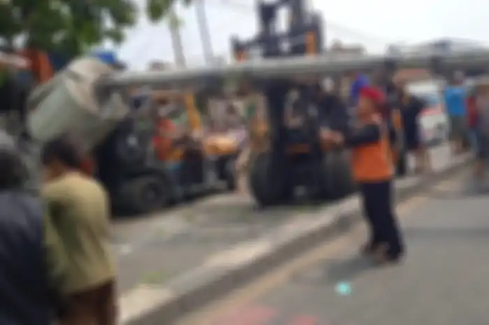 Polisi selidiki kecelakaan truk maut di Bekasi, ada dugaan rem blong. 