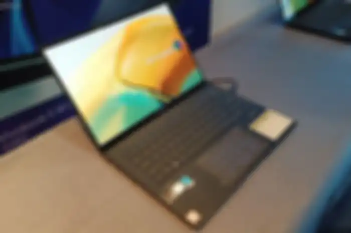 ASUS Zenbook 14 OLED UM3402 Hadir di Indonesia dengan CPU AMD Ryzen seri 5000 dengan harga Rp15.299.000 
