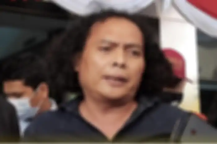 Deolipa Yumara mengaku sengaja bikin dugaan Putri Candrawathi berhubungan intim dengan Kuat Maruf. Ucapannya terlanjur viral hingga dipolisikan. 