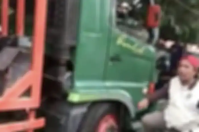 Kapolres Bekasi Kota Kombes Hengki keukeuh sebut penyebab kecelakaan maut karena kondisi sopir. Investigasi KNKT truk trailer salah jalan.