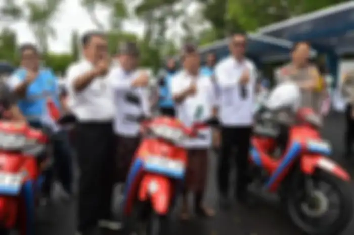 Ilustrasi kementerian ESDM bersama motor listrik konversi