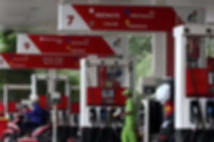 Harga BBM Pertamina naik, harga Pertalite jadi Rp 10.000 per liter dan Pertamax jadi Rp 14.500 per liter.