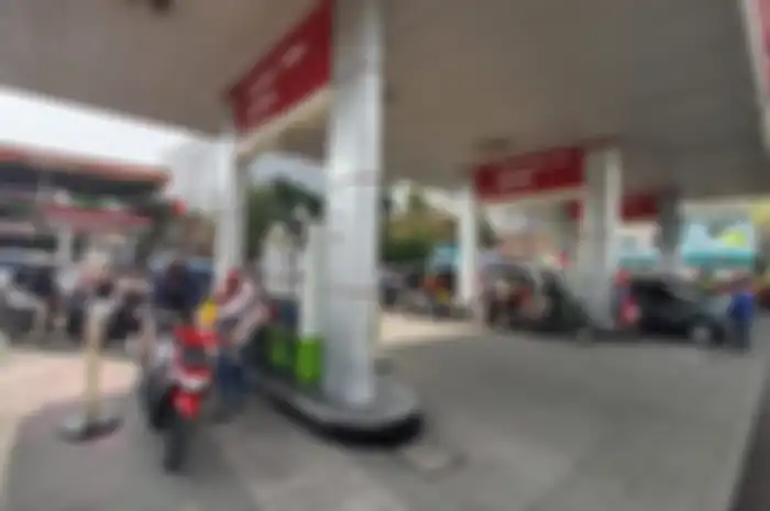 Foto ilustrasi SPBU. Harga BBM bakal turun kalau Indonesia beli minyak Rusia, apakah benar?