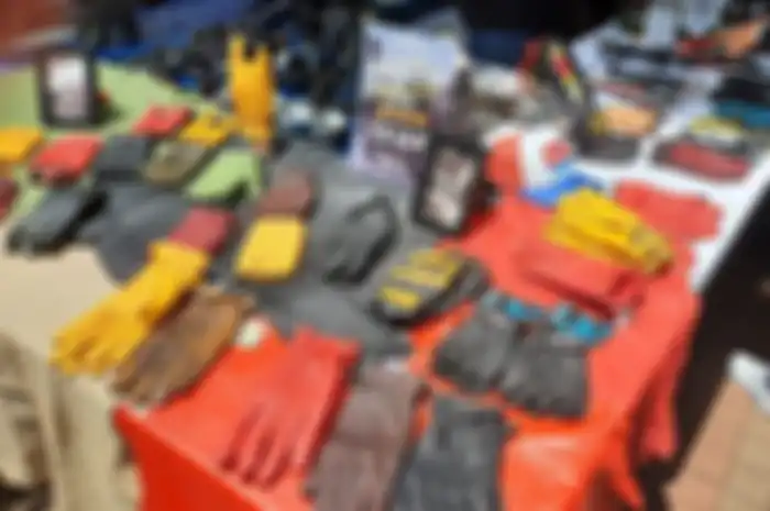 Sarung tangan motor Northy kena diskon di Otobursa Tumplek Blek 2022, murah banget.