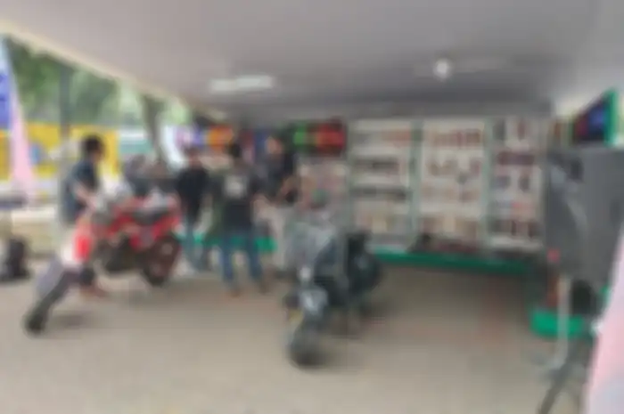 Banyak diskon di booth Scarlet saat Otobursa Tumplek Blek 2022, melimpah part aftermarket nih!