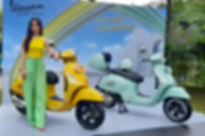 Harga Vespa 2022 terbaru, keluarga Vespa GTS 150 mulai segini harganya.