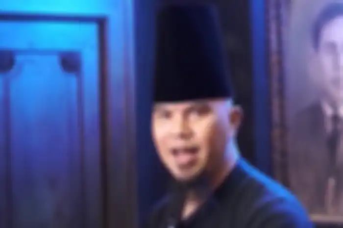 Ahmad Dhani mengambil semangat musik rock dari Slank dan sisi artistik dari KLA Project untuk Dewa 19