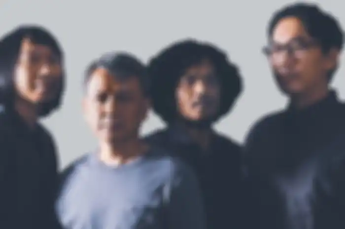 Band indie Efek Rumah Kaca ceritakan pahlawan kesiangan di single baru 'Heroik'.