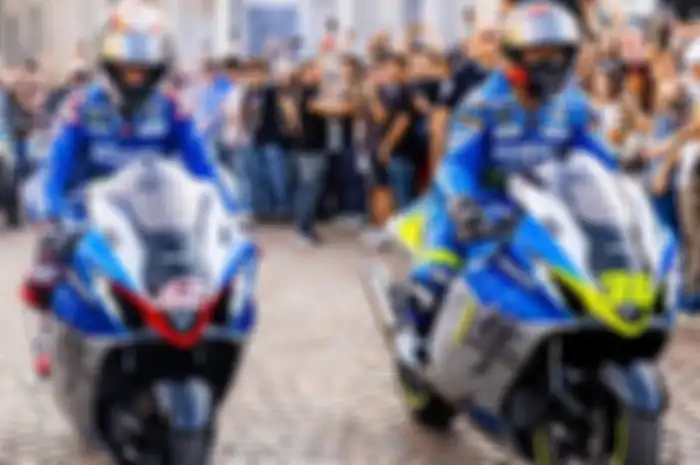 Aksi Alex Rins dan Kazuki Watanabe kendarai Suzuki Hayabusa di Turin