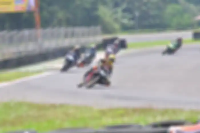 Keseruan balap HBX Road Race Championship 2022 di sirkuit Sentul Karting, Bogor, Jawa Barat, Minggu (9/11/2022).
