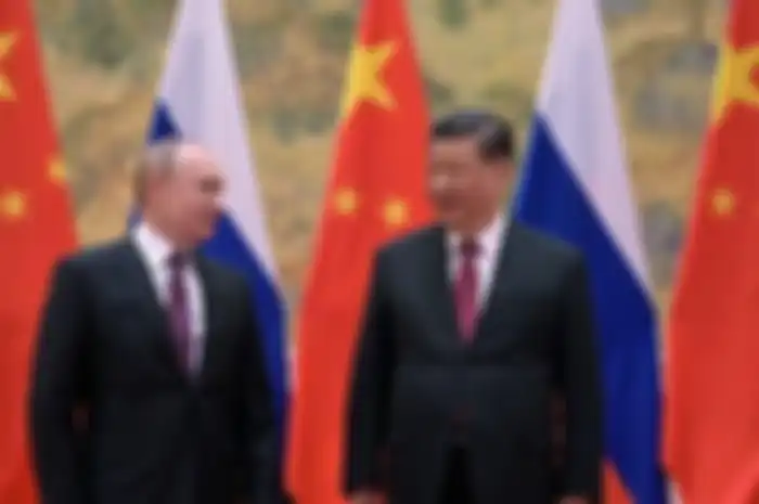 Sosok Presiden Rusia Vladimir Putin (kiri) dan Presiden China Xi Jinping (kanan).