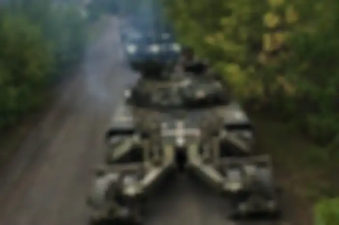 Konvoi militer Ukraina ketika menlakukan serangan balasan ke Kharkiv di Perang Rusia dan Ukraina