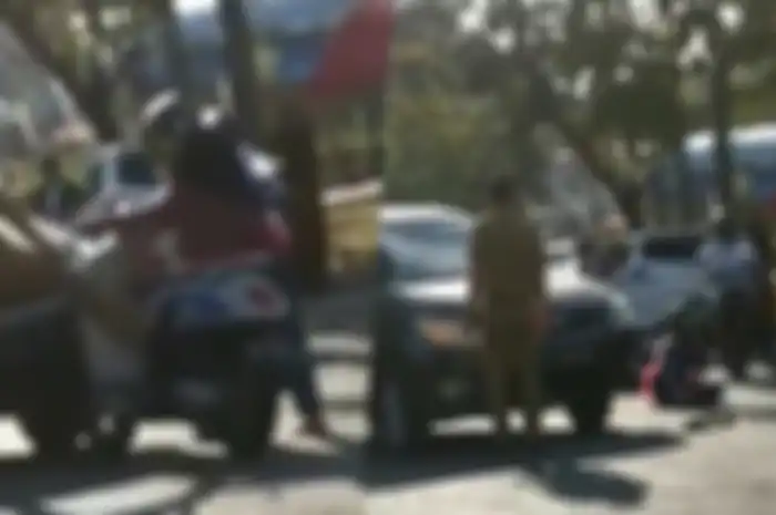 Andi Adi ASN Pemkab Sinjai tak cuma tendang motor wanita ternyata tega berbuat begini ke korbannya. Foto tersangka disebarkan.