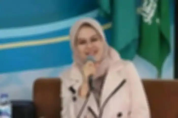 Ustazah Ning Imaz ternyata sudah dicekoki ilmu begini sedari kecil. Dia baru-baru ini dihina Eko Kuntadhi. Foto sosoknya ramai dibahas.