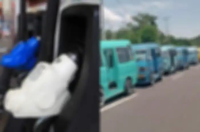 Harga Pertalite meroket, sopir angkot di Tidore mogok jalan karena Pertalite mulai langka di SPBU.