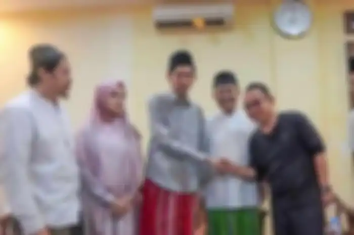 Ternyata sosok ini lebih kasar saat menghina istri Gus Rifqil Muslim. Wajah suami Ning Imaz bertemu Eko Kuntadhi jadi sorotan. 