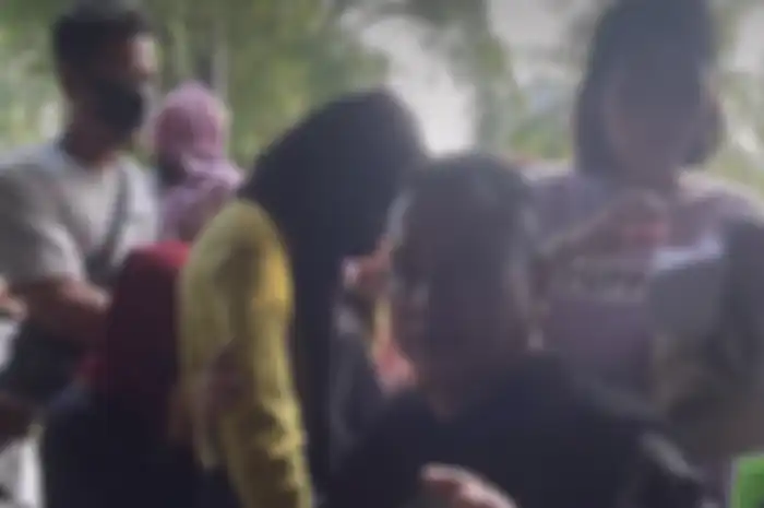 Anak yatim diperkosa di hutan kota Jakut ternyata gegara urusan sepele ini. Hati Hotman Paris sampai miris. Foto korban ditutupi.