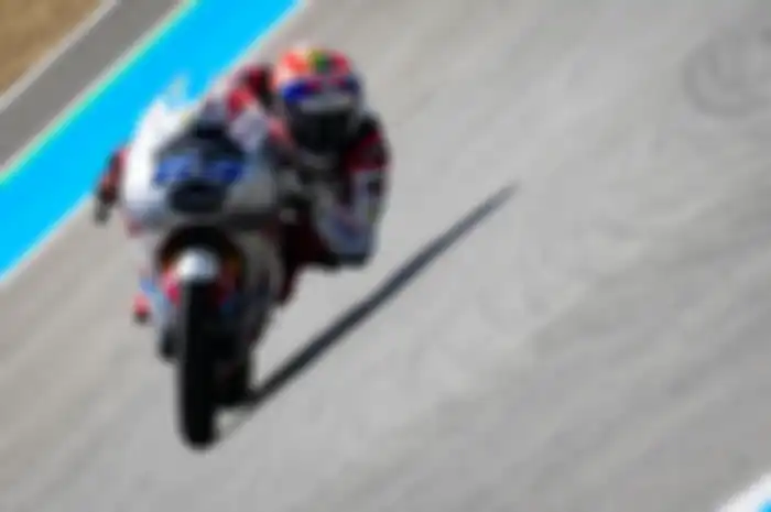 Pembalap Indonesia Mario Aji (Honda Team Asia) makin turun posisi di FP3 Moto3 Aragon 2022, Deniz Oncu jadi yang tercepat.